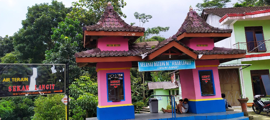 Air Terjun Sekarlangit